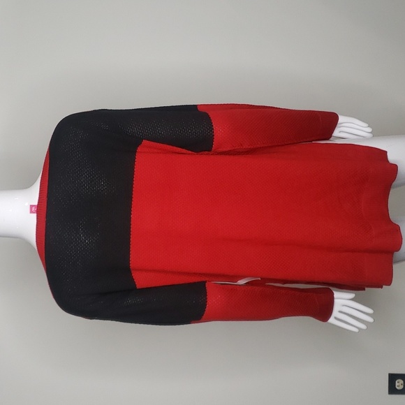 Vince Camuto Red & Black Oversized Longsleeve Top Size Small NWT - Picture 4 of 8